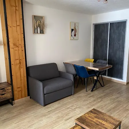 Les Chenevers Apartment