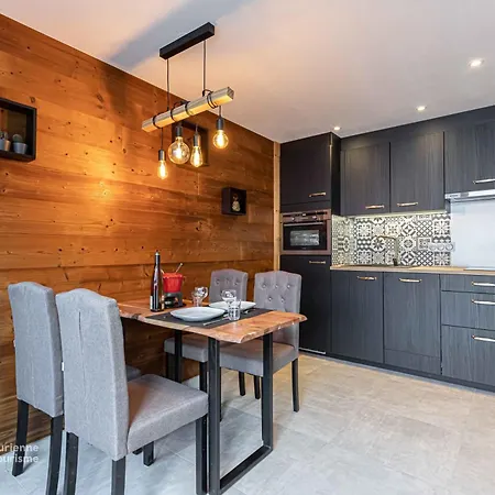 Les Chenevers Apartment